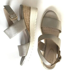 Evolve by Easy  Spirit Womens wedge sandal Heels Tan 7.5 Medium